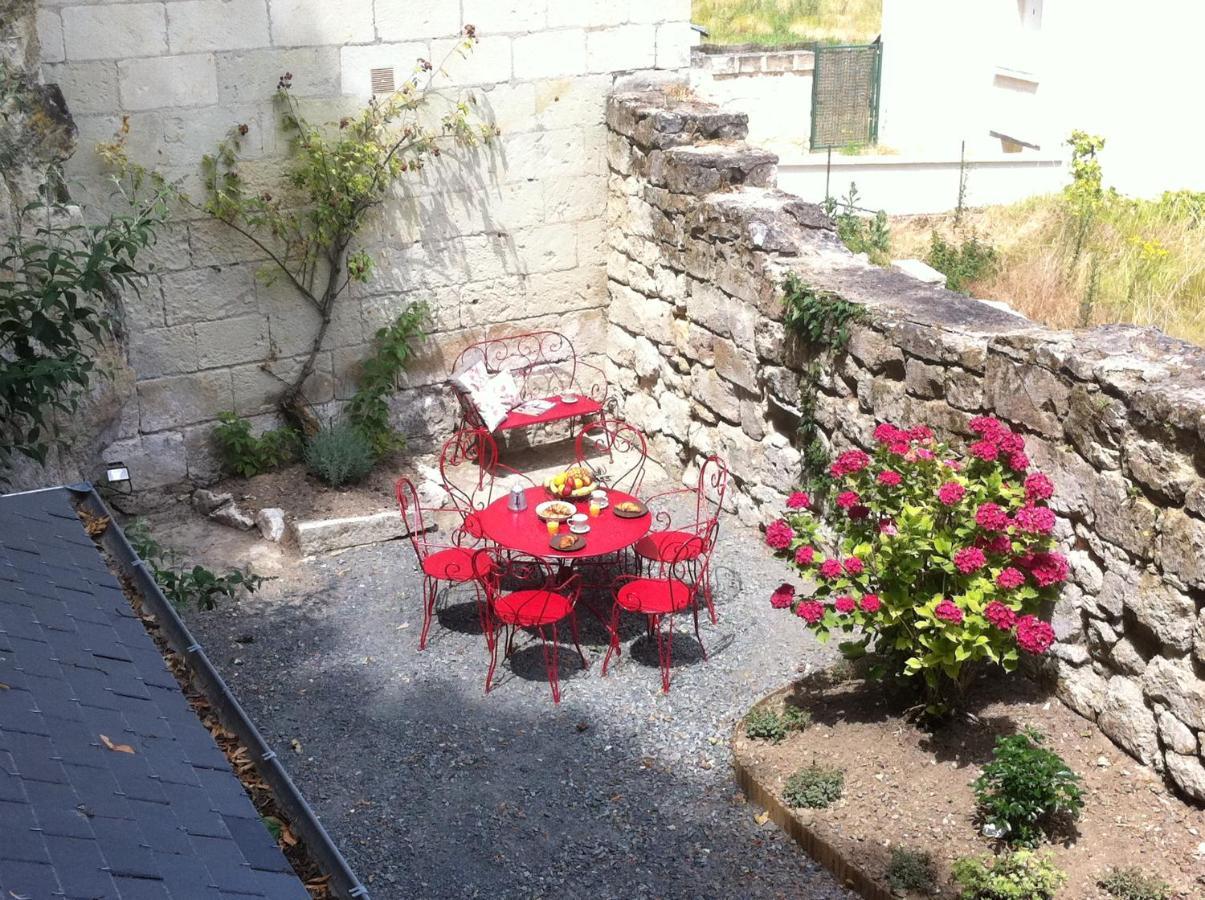 L'Escale Troglo Au Bord De La Loire Villa Souzay-Champigny Exterior photo